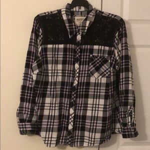 Lace flannel with black lace on the shoulders